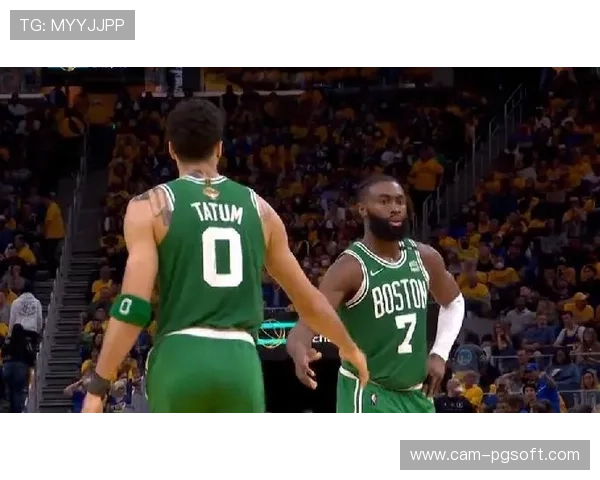 凯尔特人对阵独行侠，攻防效率顶尖对决引关注