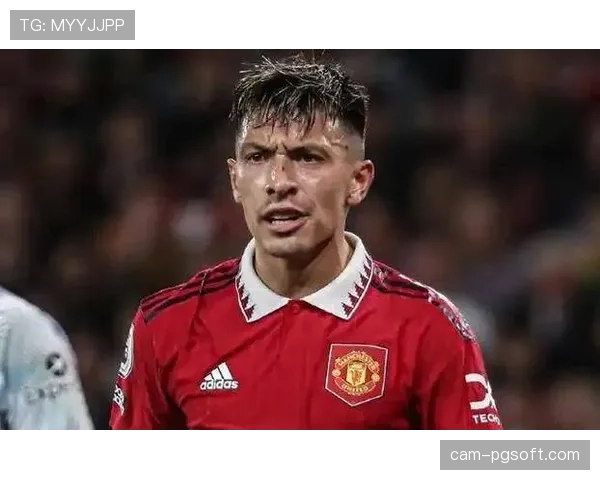 曼联后卫伤情更新详细：利桑德罗·马丁内斯疑似小腿受伤情况，俱乐部希望缺阵时间控制在1至2周范围内