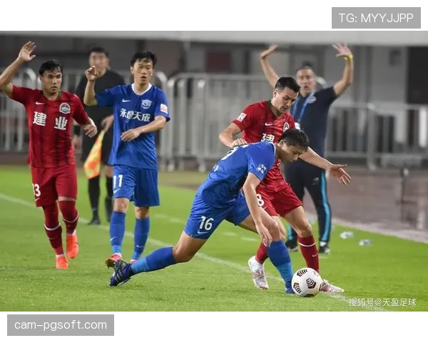 暴雨致场地积水,河南队对阵沧州雄狮比赛中断半小时